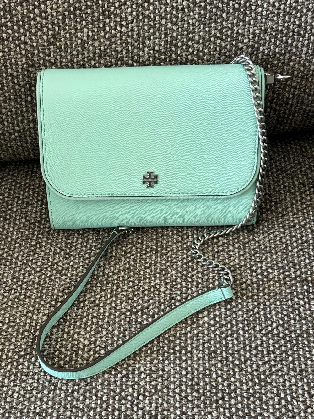 Tory Burch Mint Green Leather Wallet with Logo Hardware